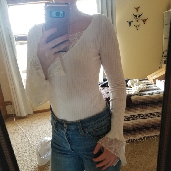 90's Bell Sleeve Sweater - Picture 7 of 7